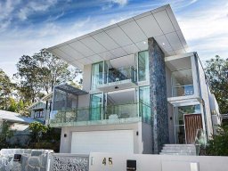 contemporary-pivot-door-and-sidelight-entries-15