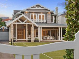 contemporary-pivot-door-and-sidelight-entries-30