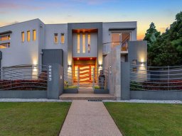 contemporary-pivot-door-and-sidelight-entries-80