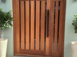 contemporary-pivot-door-and-sidelight-entries-88