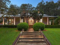 plantation-shutters-176